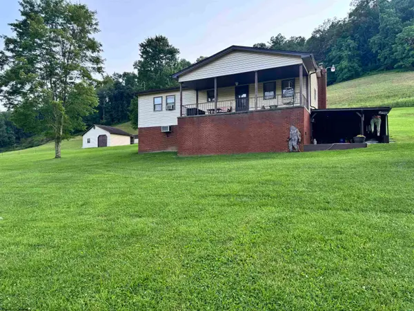 835 Morgantown Avenue, Newburg, WV 26410