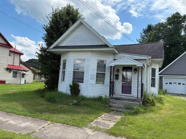 25 Pinnell Street, Buckhannon, WV 26201-2260