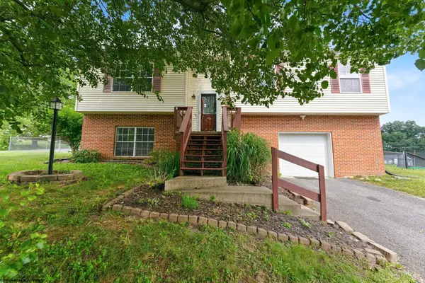 32 Woodside Lane, Bridgeport, WV 26330