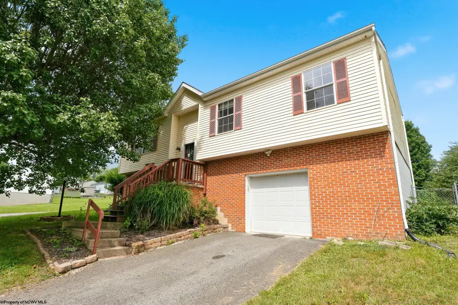 32 Woodside Lane, Bridgeport, WV 26330 - #2