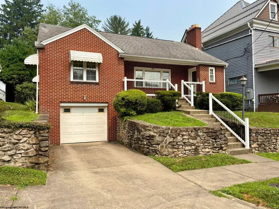 813 Benoni Avenue, Fairmont, WV 26554 - #2