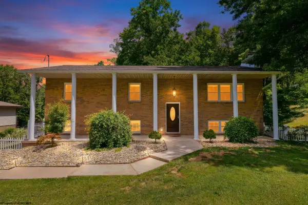 878 SHAFFER Lane, Morgantown, WV 26508