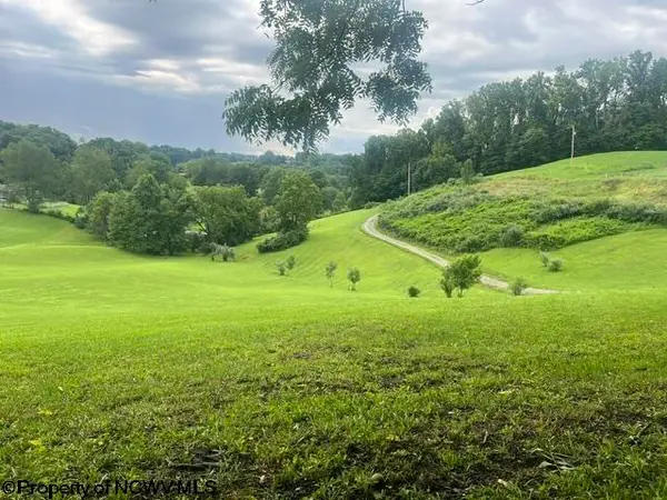 139 Vineyard Lane, Fairmont, WV 26554