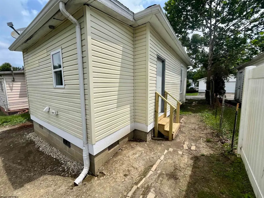 135 Charles Street, Clarksburg, WV 26301 - #2