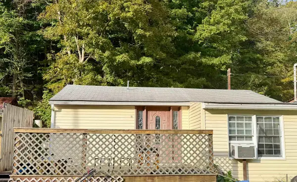 18 E Willow Lane, Lake Lynn, PA 15451