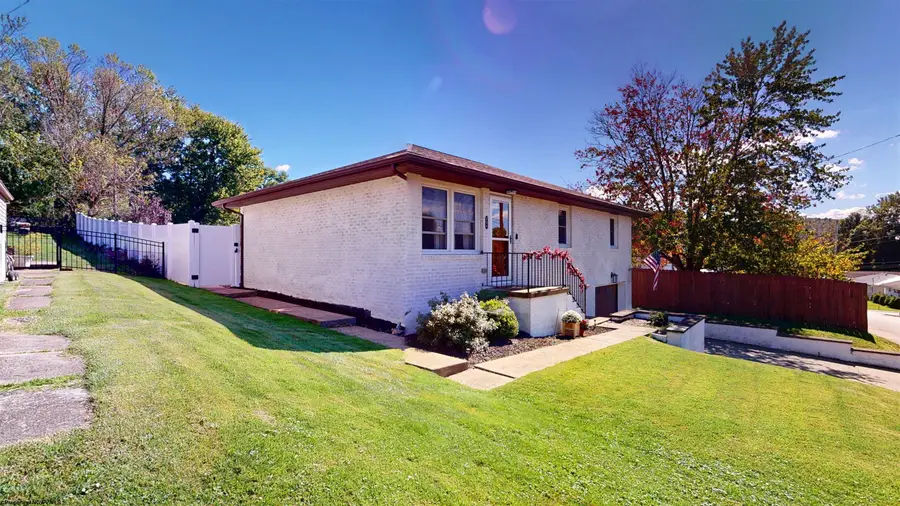 208 Pennsylvania Avenue, Bridgeport, WV 26330 - #2