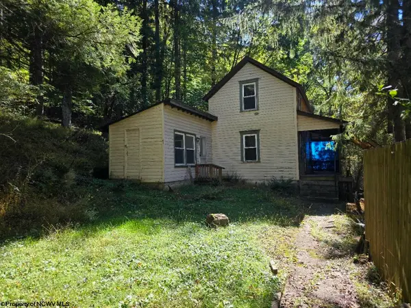 302 Harpertown Road, Elkins, WV 26241