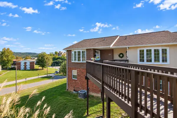 84 Pinewood Lane, Clarksburg, WV 26301