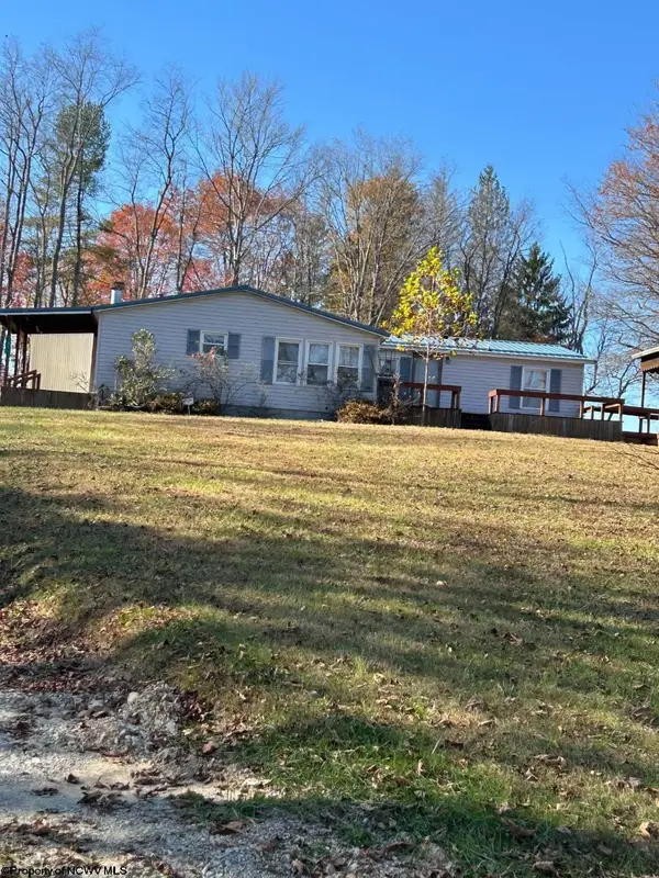 31 Waterloo Road, French Creek, WV 26218