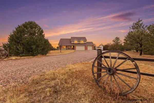 8322 Stoneridge Dr, Cheyenne, WY 82009