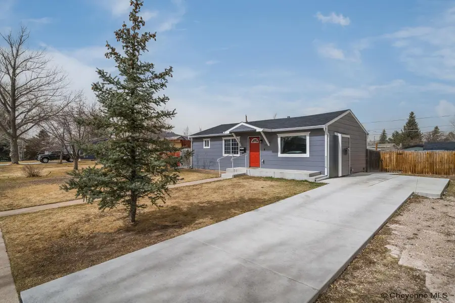 726 Apache St, Cheyenne, WY 82009 - #2
