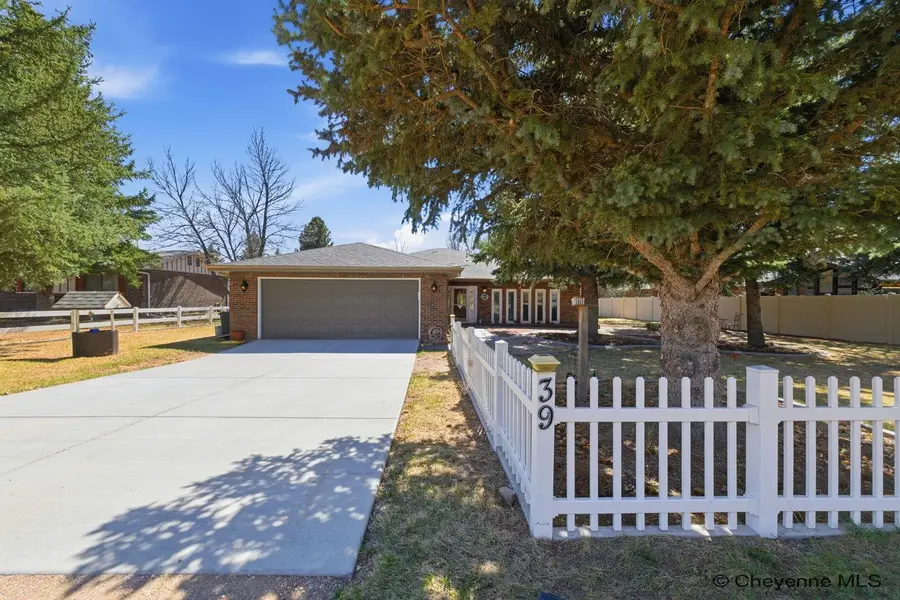 39 Arizona St, Cheyenne, WY 82009 - #2