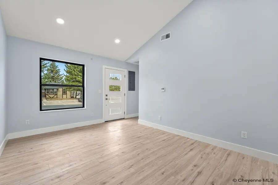 427 Snyder Ave, Cheyenne, WY 82007 - #2