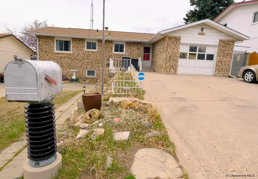 6816 Bomar Dr, Cheyenne, WY 82009 - #2