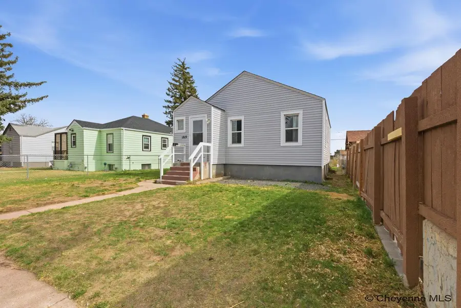 1019 W 27th St, Cheyenne, WY 82001 - #3
