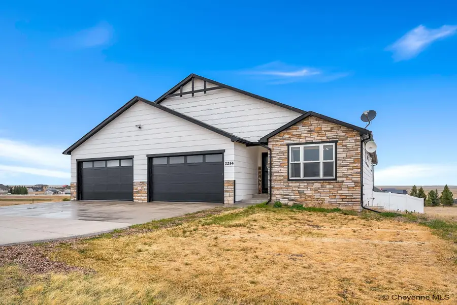 2254 Iriquois Dr, Cheyenne, WY 82009 - #2
