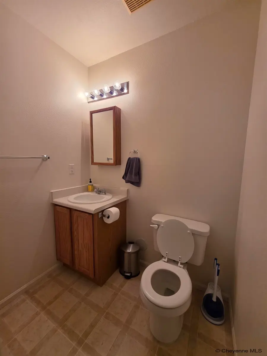 356 Snyder Ave, Cheyenne, WY 82007 - #2