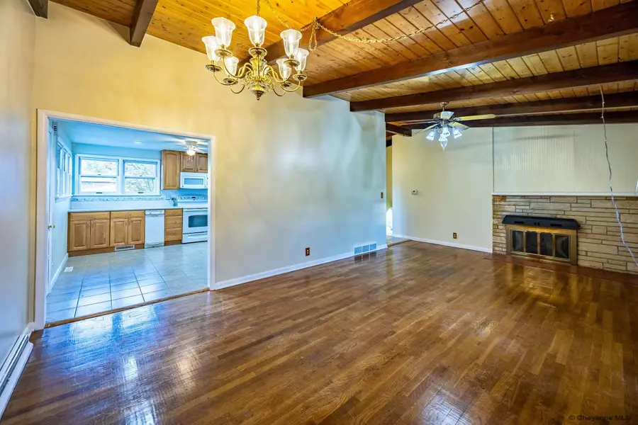 606 22nd St, Laramie, WY 82070 - #3