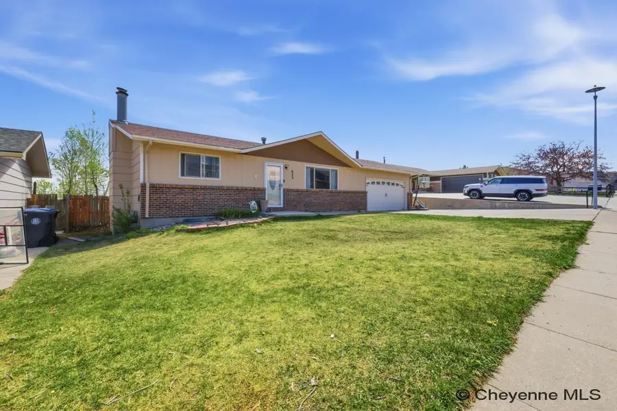 623 Phoenix Dr, Cheyenne, WY 82001 - #2