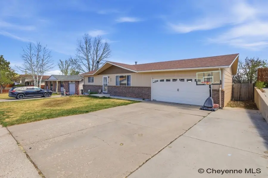 623 Phoenix Dr, Cheyenne, WY 82001 - #3