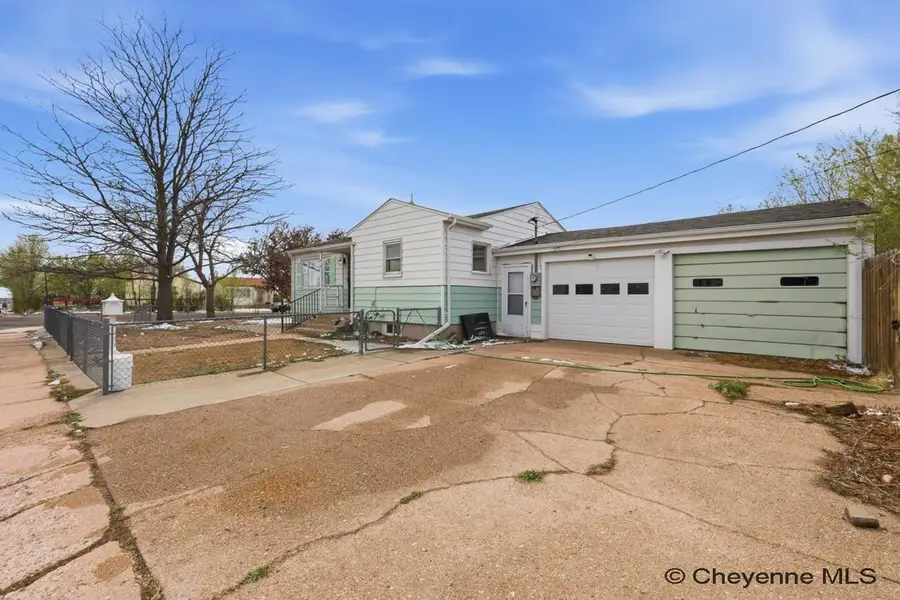 904 Johnson Ave, Cheyenne, WY 82001 - #2