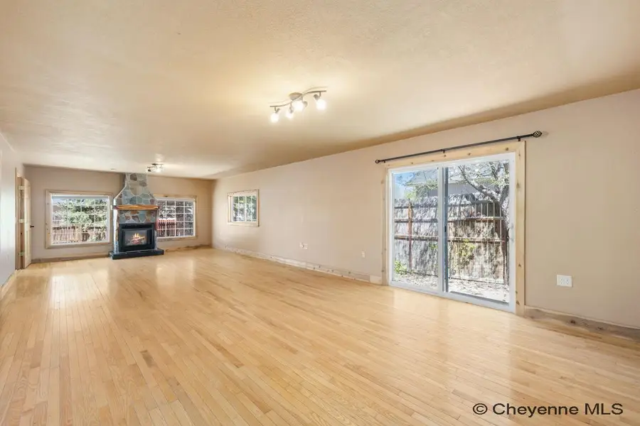 107 N Lincoln Ave, Glendo, WY 82213 - #3