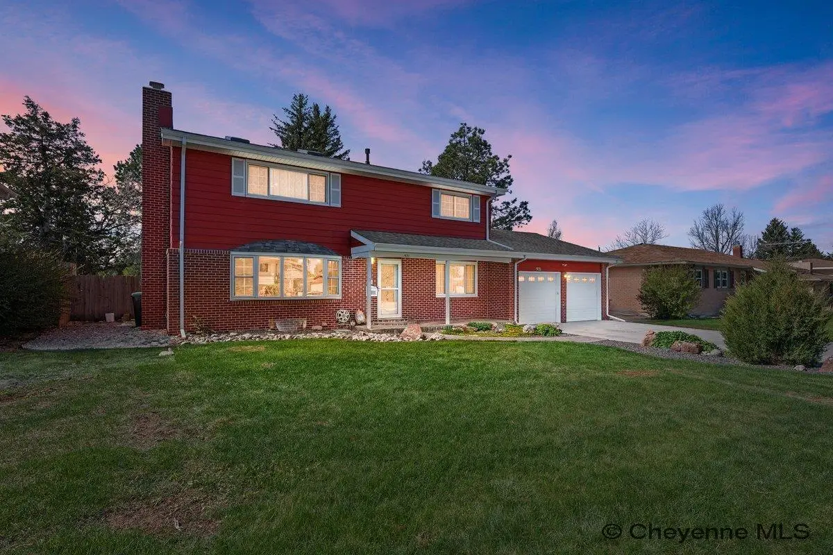 921 Arapaho St, Cheyenne, WY 82009 - #1
