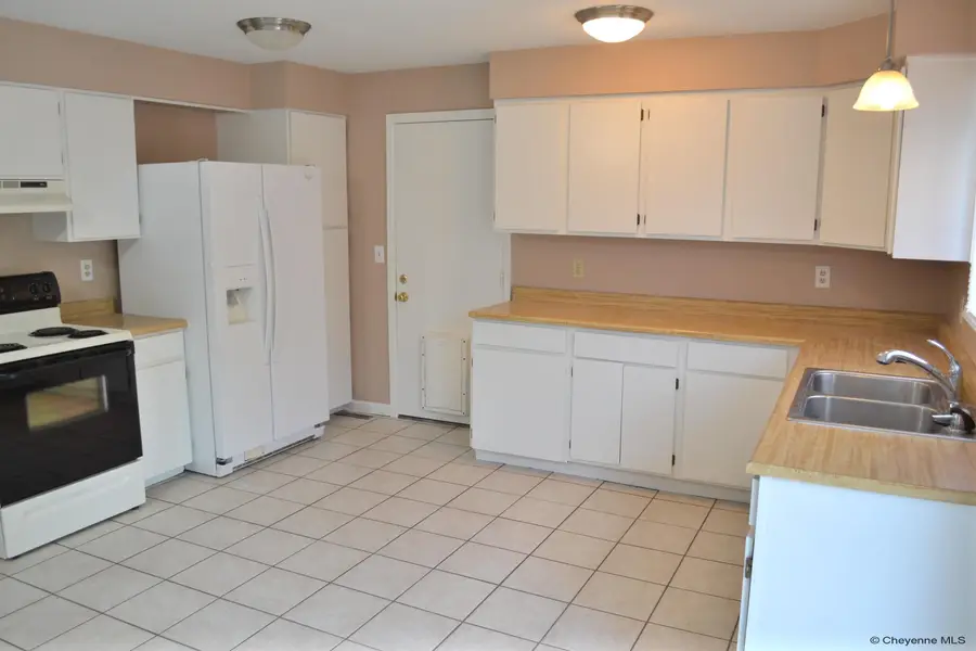 2218 Apache St, Cheyenne, WY 82009 - #3