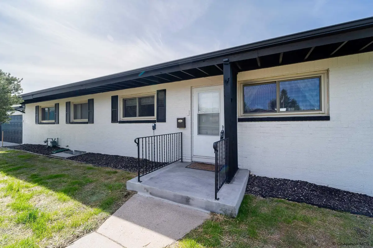 3117 Douglas St, Cheyenne, WY 82009 - #1