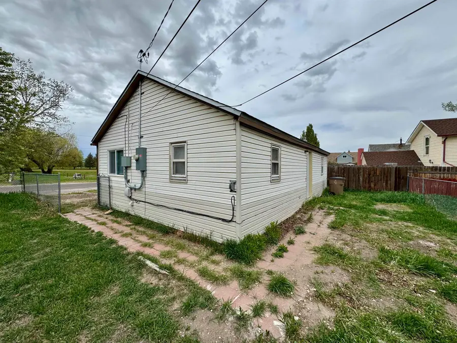 601 S Spruce St, Laramie, WY 82070 - #2