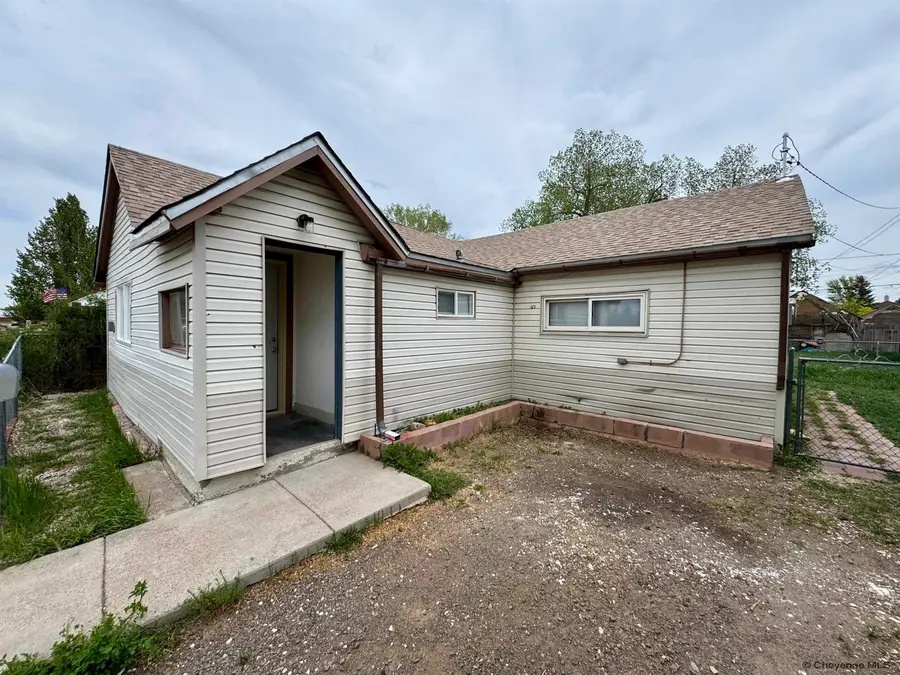 601 S Spruce St, Laramie, WY 82070 - #3