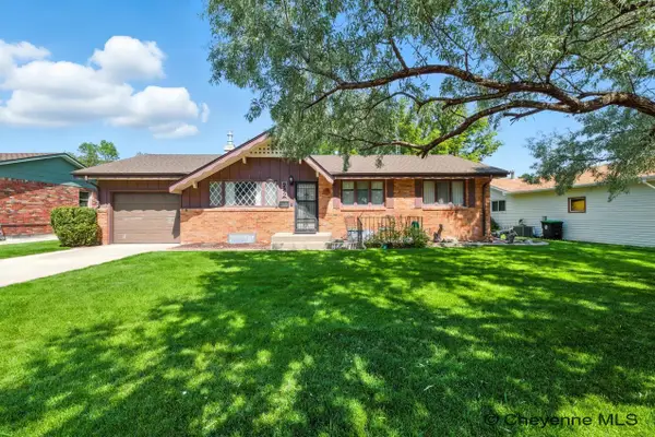 742 Arapaho St, Cheyenne, WY 82009