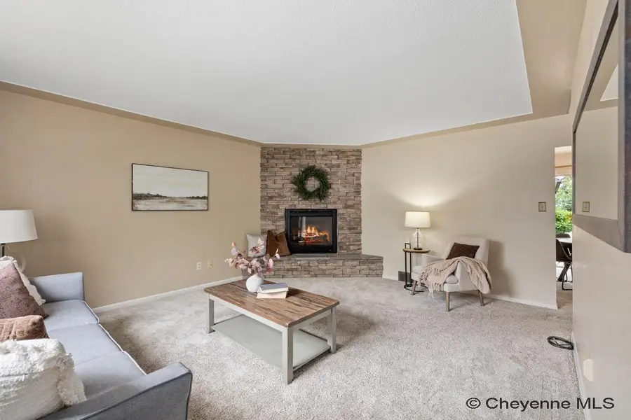 742 Arapaho St, Cheyenne, WY 82009 - #2