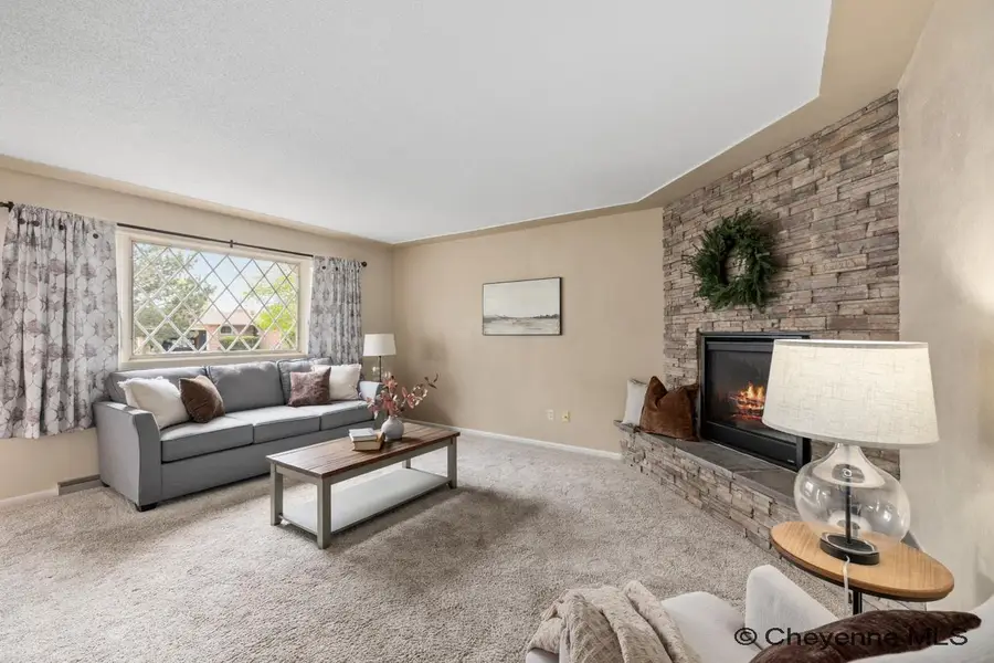 742 Arapaho St, Cheyenne, WY 82009 - #3