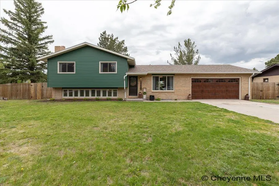 903 Custer St, Cheyenne, WY 82009 - #2