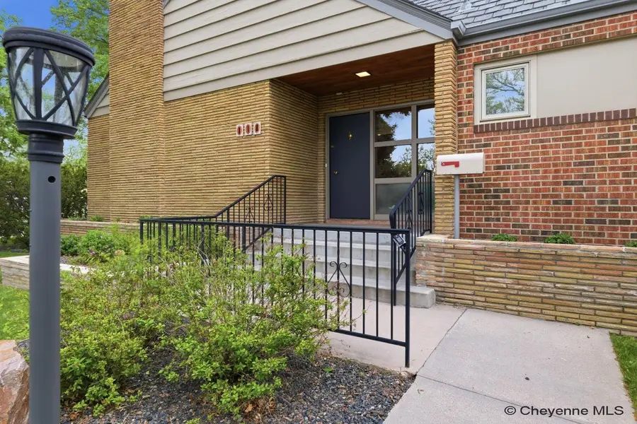 318 W 2nd Ave, Cheyenne, WY 82001 - #2