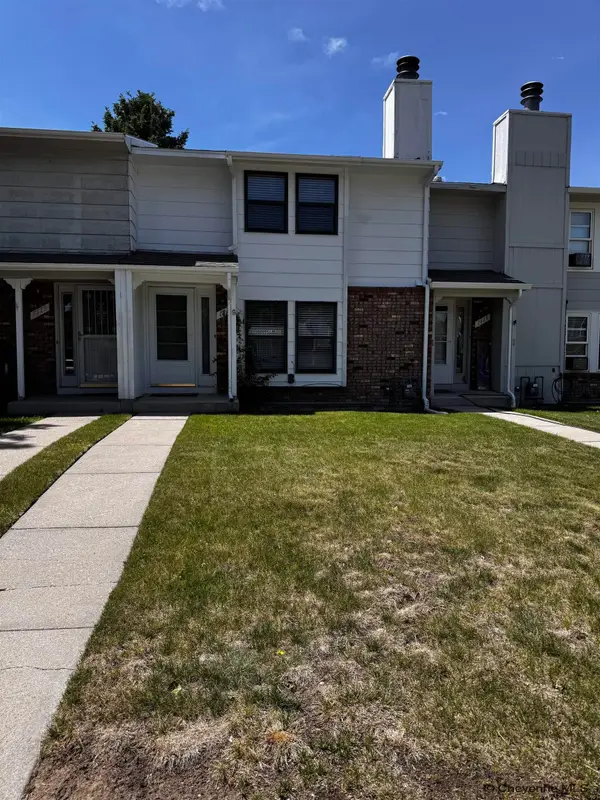2627 Sagebrush Ave, Cheyenne, WY 82009