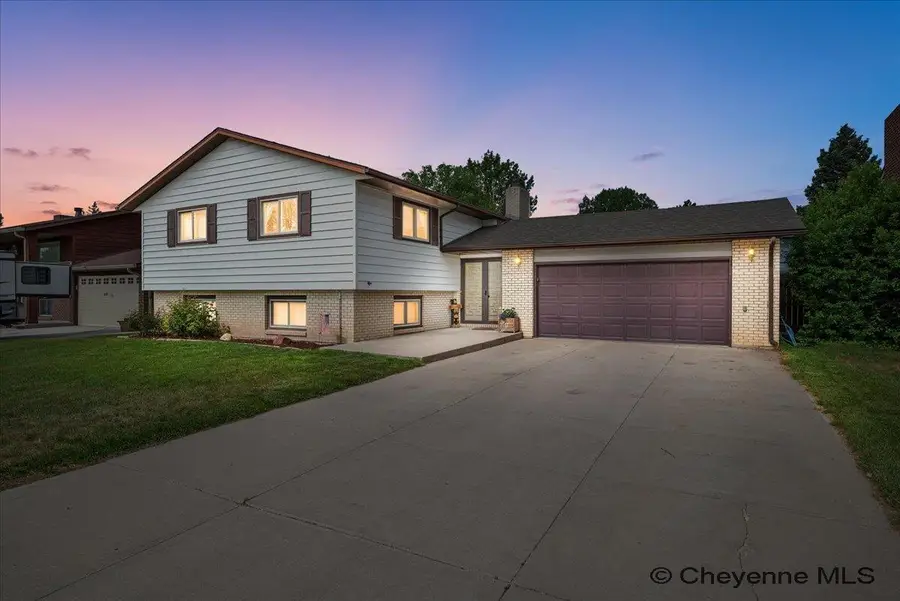 5214 Hickory Pl, Cheyenne, WY 82009 - #3