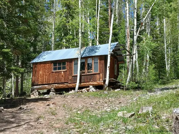 9 Keystone Lode Rd, Laramie, WY 82070
