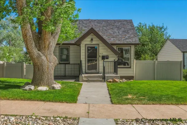 813 W 2nd Ave, Cheyenne, WY 82001