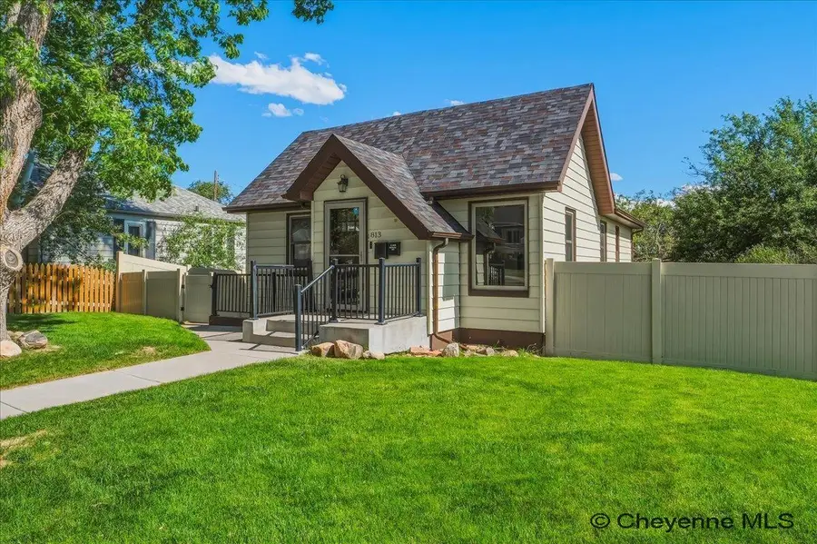 813 W 2nd Ave, Cheyenne, WY 82001 - #2