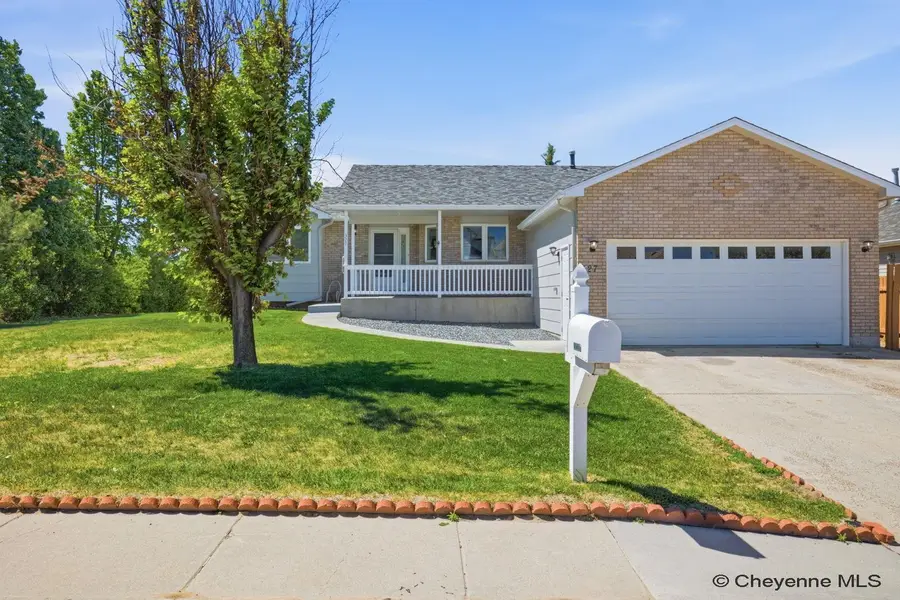327 Cody St, Cheyenne, WY 82009 - #2