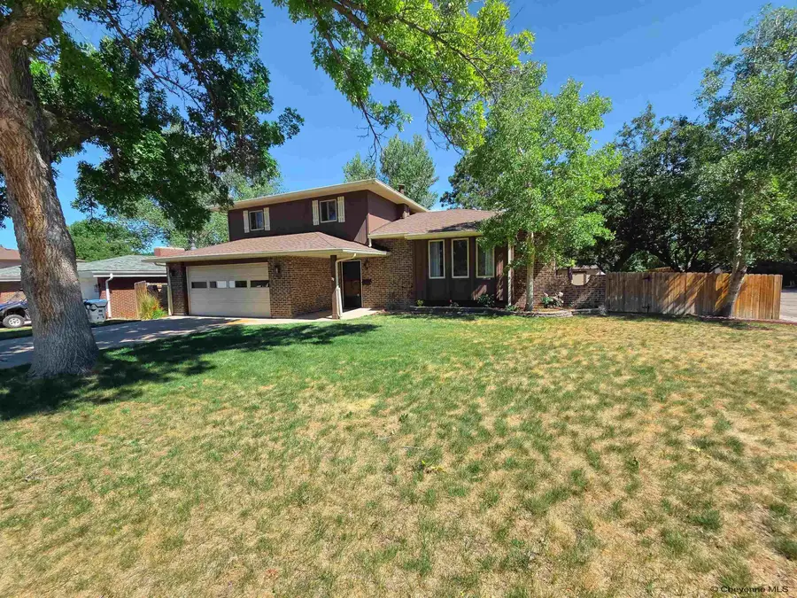 950 Apache St, Cheyenne, WY 82009 - #2