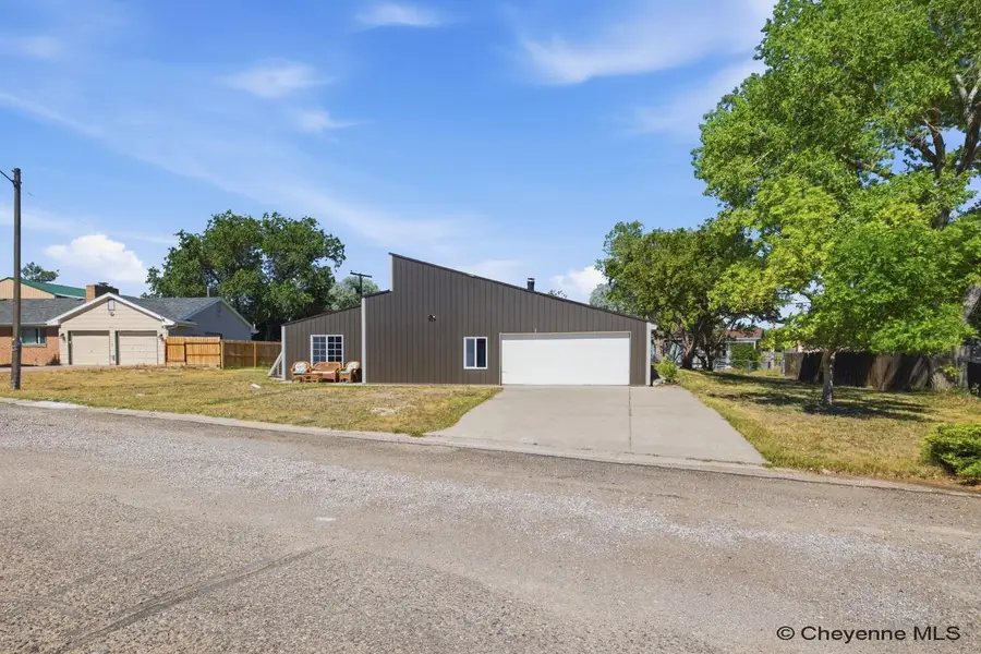526 N Warren Ave, Glendo, WY 82213 - #2