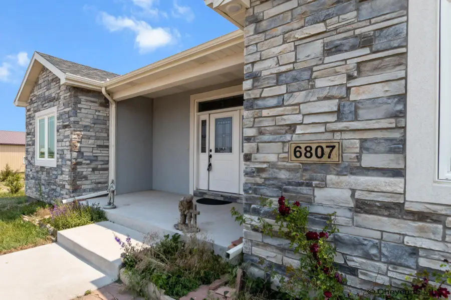 6807 Spencer Dr, Cheyenne, WY 82007 - #3