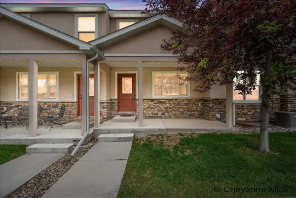 1027 Old Town Ln, Cheyenne, WY 82009