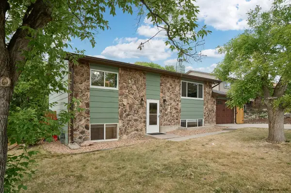 5106 Cable Ave, Cheyenne, WY 82009