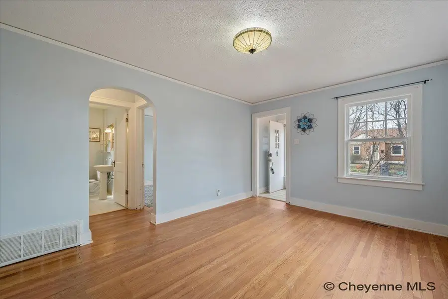 321 E 2nd Ave, Cheyenne, WY 82001 - #3