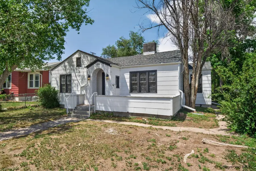 208 E 3rd Ave, Cheyenne, WY 82001 - #3