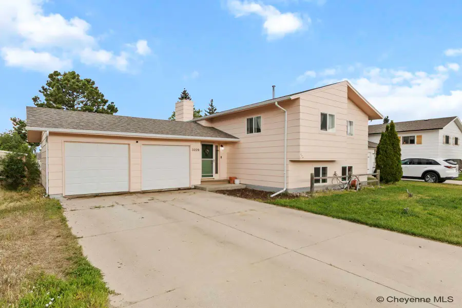 3229 Rock Springs St, Cheyenne, WY 82001 - #3
